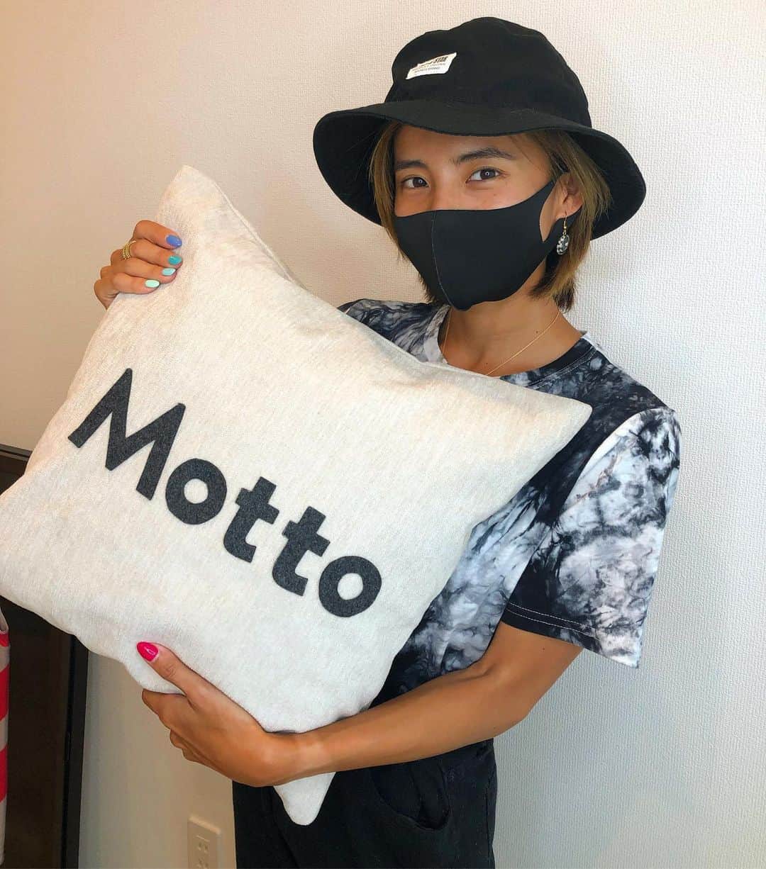 佐野千晃のインスタグラム：「⁡ 初めて(？)の全身脱毛！！！ ⁡ 22歳ごろに一回やろうとしたんだけど、VIOの脱毛が痛すぎて泣いて断念したのが懐かしい、、、🥺 ⁡ @motto_funabashi は全く痛くなかった！！！！！！ ⁡ 世間話しながら施術してもらってちょいと熱いな〜ってなっただけで終わった🥺 ⁡ 脱毛=痛いってイメージがなくなって嬉しい🥺 ⁡ 無くなれおけっけ🥺笑 ⁡ #natural #healthy #good #gilrs #gilr #cool #cute #ooted #selfie #self #face #スポーツ女子 #スポーツ #脱毛 #全身脱毛 #痛くない #motto」