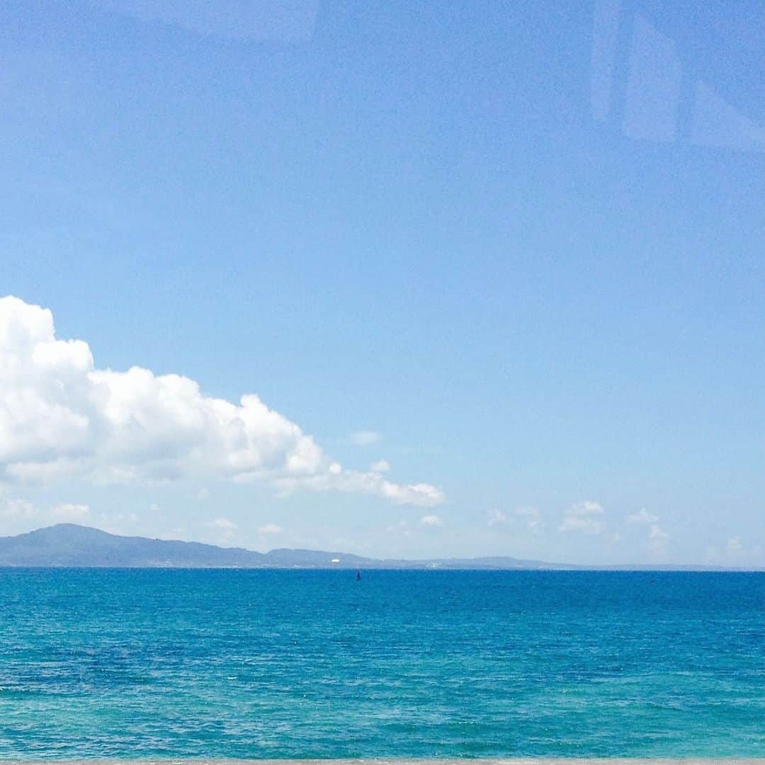 大野いとさんのインスタグラム写真 - (大野いとInstagram)「こんなに綺麗な青い沖縄の海。 見てると心が安らぐよ。🐳 #思い出pic」7月14日 19時17分 - ohno_ito
