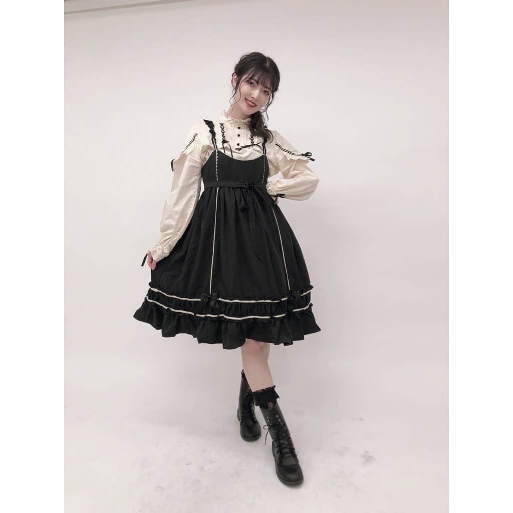 のインスタグラム：「舞台 愛を探す怪物 初通しでした！2回通したよ〜〜 前にも言ったけど狂気的な役を演じます 本当に楽しい！！！！ 今まで気の強い役とか男の子みたいな役、お姉さんな役とかが多かったから すごく新鮮です もっと狂うぞーー！！！ 7/21~25です、本当に観に来て欲しい  #photo #japan #model #me #cosplayer #cosplay #portrait #portraitphotography #fashion #makeup #followme #instagood #camera #cosplay #cosplaygirl #한국 #맞팔 #사진 #데일리 #데일리룩 #일본여자  #코스프레  #粉我 #偶像  #メイド #内」