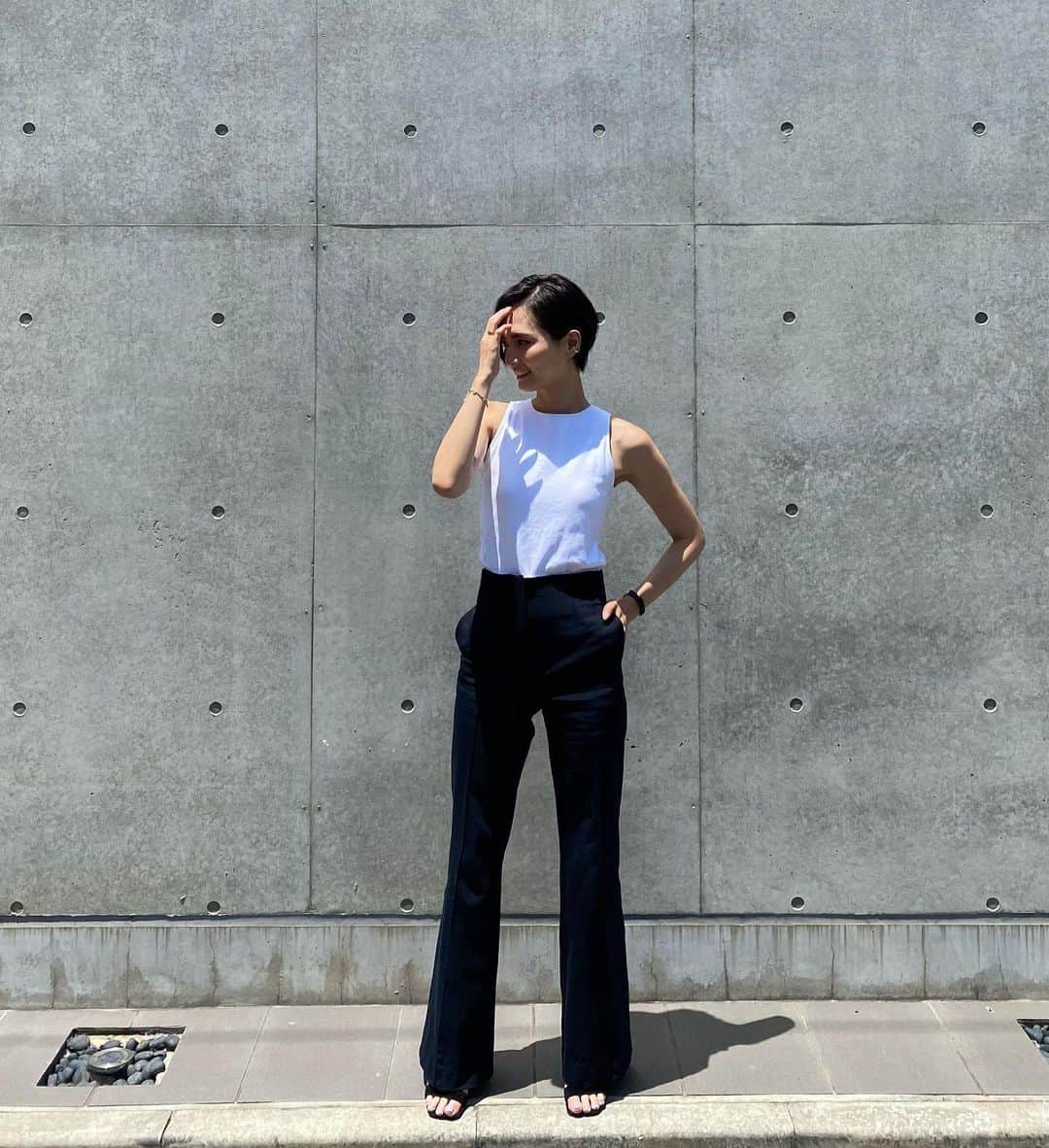 山賀琴子さんのインスタグラム写真 - (山賀琴子Instagram)「今までと同じ服を着ても 全然違った雰囲気になって楽しい！  大好きなパンツスタイルが映える💫  3枚目は髪を切る前の、同じパンツコーデ トップスは違うけど🤭」7月14日 20時09分 - kotokoyamaga
