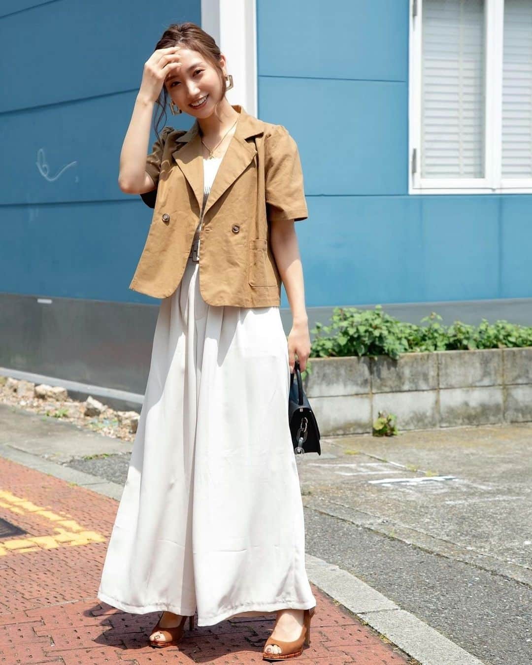 加美杏奈さんのインスタグラム写真 - (加美杏奈Instagram)「・ ジャケットもパンツも軽くて 着心地抜群👗✨  詳しくは @rr.tokyo をチェック✔ #rrtokyo#fashion#casual#businesslike#cool#ootd」7月14日 20時29分 - anna.kami3