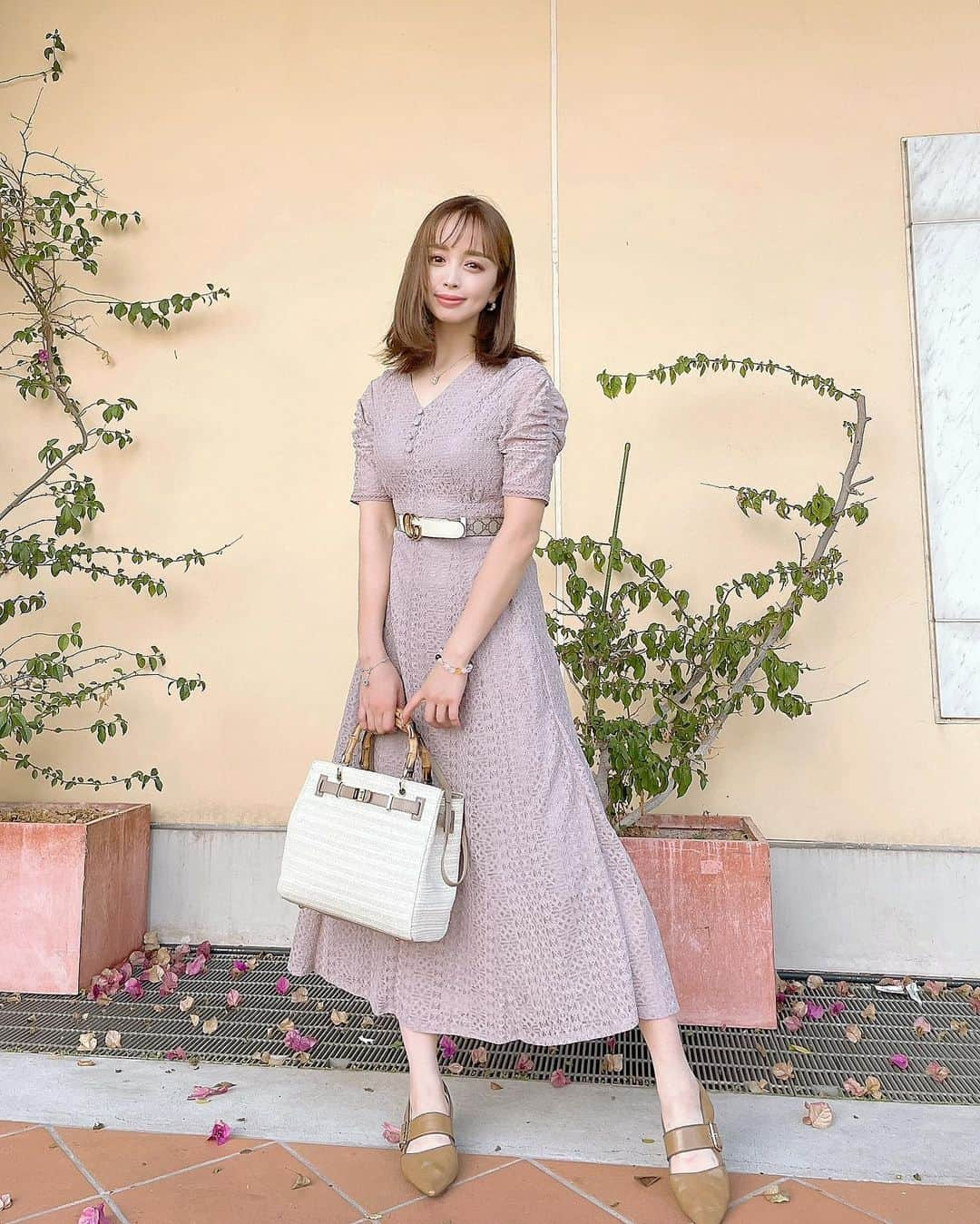 板橋瑠美さんのインスタグラム写真 - (板橋瑠美Instagram)「ootd♡ ⁡ ⁡ ⁡ 先日、お洒落な表参道のCafe "El "で Birthdayのお祝いをしていただいた時の♡ ⁡ ⁡ ⁡ 美味しすぎるランチコースを2人がおもてなしてくれてお祝いしてくれました🥺💕 ⁡ ⁡ ⁡ このワンピースは、こんな可愛いのにお手頃なGRL♡ ⁡ ⁡ 夏はマキシワンピが本当大活躍だから、 いくらあっても良いよね💕 ⁡ ⁡ ⁡ BagもGRLで可愛いカゴbag見つけて、このワンピースと組み合わせで着たくて注文しちゃった💜 ⁡ ⁡ ⁡ ⁡ てことで、暖かい時間に包まれ、美味しいお食事に、嬉しいプレゼントや花束ひ幸せなランチtimeでした♡ ⁡ ⁡ ⁡ ⁡ ⁡ ⁡ ⁡ #birthday#hbd#誕生日#おめでとう#ootd#ファッション#今日のコーデ#GRL#グレイル#私服#レストランコーデ#お呼ばれコーデ」7月14日 20時39分 - rumi_official_0616