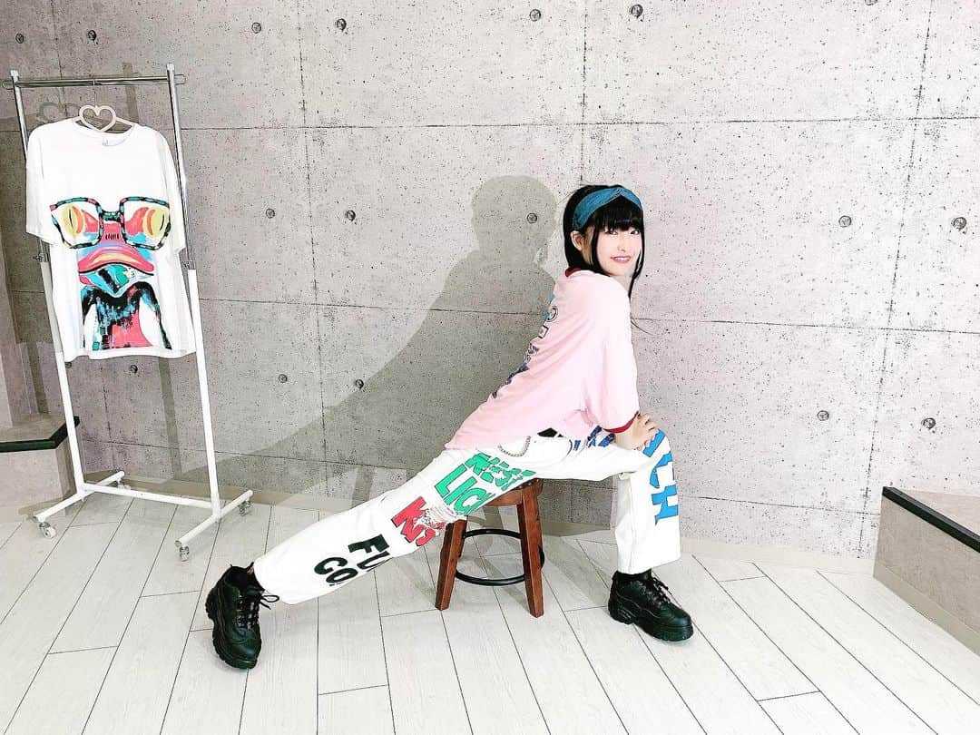りりりのインスタグラム：「#ネガティブファイター  #heysayjump  #踊ってみた #りりり  パンツお気に入り❤️‍🔥 ハンガーのTシャツは着てきたやつ❤️‍🔥 着てるTシャツはヒロ育の時の❤️‍🔥 動画めっちゃ見てね❤️‍🔥❤️‍🔥❤️‍🔥」