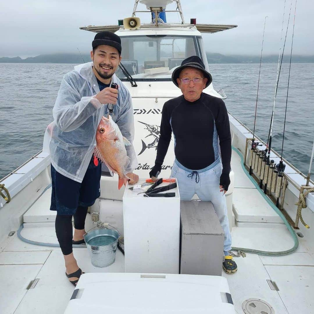 鵤誠司のインスタグラム：「🐟🎣最高 海の上開放感◎」