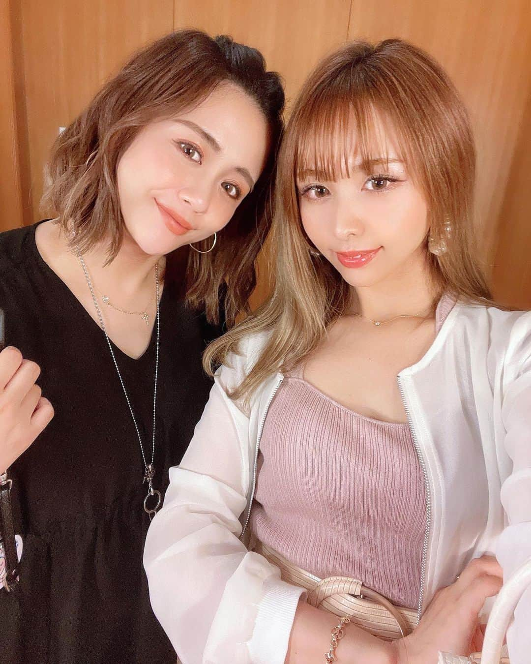 山本いさ奈さんのインスタグラム写真 - (山本いさ奈Instagram)「ちょくちょく会ってたけど、お外でひっっっっさしぶりのデート👩🏽‍❤️‍👩🏽  全然話し足りないし、時間過ぎるの早過ぎて無理だった🥺🤍 私達が会う時って気づけば絶対子供ありきだったし、どちらかの家で会う事がほとんどで、本当に久しぶりに子供が居なくて2人きりだったから色々な話がゆっくり出来て新鮮だったな😯 私が子供産まれたら暫くゆっくりご飯出来ないからって最後に…🍽 楽しい時間をありがとう😌🌈💕✨  #もこたにえん #友達以上家族未満 #いやほぼ家族 #だいすきよ #bff#love#dinner#happyday」7月14日 21時39分 - _____isana_____