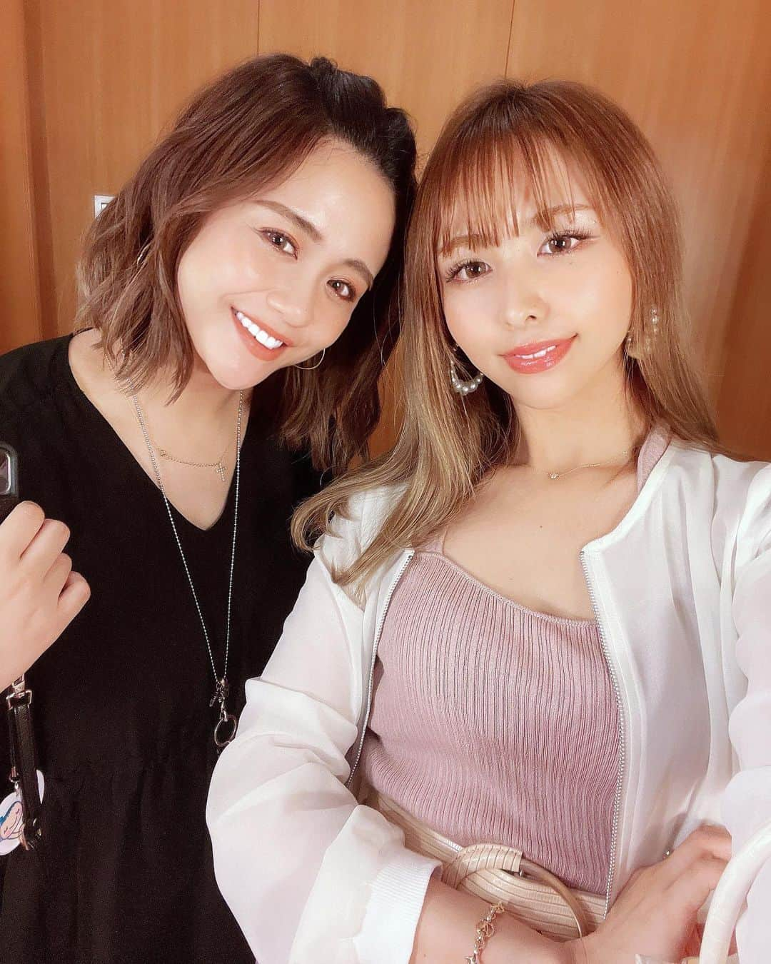 山本いさ奈さんのインスタグラム写真 - (山本いさ奈Instagram)「ちょくちょく会ってたけど、お外でひっっっっさしぶりのデート👩🏽‍❤️‍👩🏽  全然話し足りないし、時間過ぎるの早過ぎて無理だった🥺🤍 私達が会う時って気づけば絶対子供ありきだったし、どちらかの家で会う事がほとんどで、本当に久しぶりに子供が居なくて2人きりだったから色々な話がゆっくり出来て新鮮だったな😯 私が子供産まれたら暫くゆっくりご飯出来ないからって最後に…🍽 楽しい時間をありがとう😌🌈💕✨  #もこたにえん #友達以上家族未満 #いやほぼ家族 #だいすきよ #bff#love#dinner#happyday」7月14日 21時39分 - _____isana_____