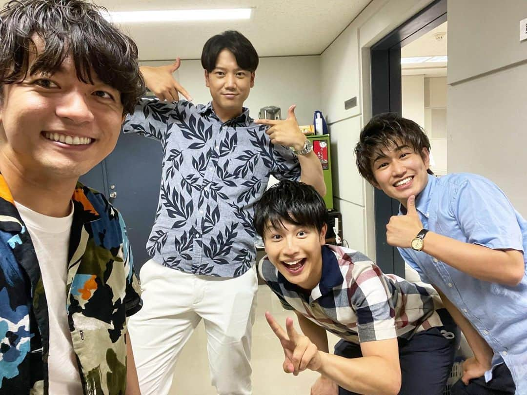 黒崎貴之さんのインスタグラム写真 - (黒崎貴之Instagram)「ㅤㅤㅤㅤㅤㅤㅤㅤㅤㅤㅤㅤㅤ イケメン四銃士 初インスタライブ‼️ ⁡ ⁡ どなたが見てくれたのか アーカイブに残らないんですね‼️😣 コメントも‼️ 後で見ようと思ったから残念😣💦 ⁡ ⁡ みなさんの大切なお時間を頂戴しての インスタライブ。 楽しんでいただけてたら幸いです🥺 ⁡ #BSN #イケメン四銃士 #Instagram #インスタ #インスタライブ #新潟インスタ #ハイスタ #難波さんは高校の先輩 #インスタライブ初心者 #5時起きからの #水曜見ナイト　ロケ #からの #この時間はちとキツかったけど #疲れ吹っ飛んだ気がする #明日はマッサージ行こアナウンサー #黒崎貴之 ⁡」7月14日 22時37分 - kurosaki_bsn