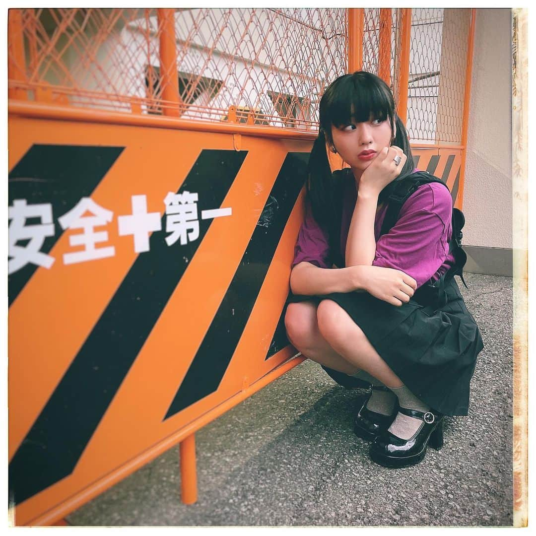 奥森皐月さんのインスタグラム写真 - (奥森皐月Instagram)「. . . 明日は「奥森皐月の公私混同」第16回公開日。 . ゲストは大喜利プレイヤーの俺スナさんと冬の鬼さんです。 . 芸人さんではありません、大喜利が激強の一般の方。 ただ大喜利の世界ではもう師範代のクラスです。 お会いした瞬間、うわぁ本物だ。と思いました。 . これまでのことやプライベートのことなど、恐らくどこでも聞けないトーク満載。 もちろん大喜利もやりました。大喜利好き必見の1時間。 楽しすぎて困っちゃうな、おうちで一人大喜利会やろうかしら。 . 先週のような事故はもうしばらくないので、安心して楽しく見てください！ logirlにて、木曜18時から1時間は無料でご覧いただけますので。 なにとぞよろしくお願いいたします！ . . . そして「奥森皐月の公私混同」の収録後期第3回がlogirlのnoteにて公開されました！ 今回は第10〜13回の振り返りをしています。 . 諭吉佳作/menさん、囲碁将棋さん、松井咲子さん、ルシファー吉岡さんというラインナップです。 嘘みたいですが嘘じゃないんです。 . 損はさせないのでどうか読んでいただきたい。 毎回魂を込めて筆を走らせています。 魂筆（コンヒツ）です、ワードで書いているけど。 . 公式twitter（@s_okumori）からお読みいただけます。 番組本編・note・ツイッター、ぜひチェックしてください！ . . . #奥森皐月 #奥森皐月の公私混同 #毎週木曜 #テレ朝動画 #logirl #トーク #note #収録後期 #諭吉佳作 #囲碁将棋 #松井咲子 #ルシファー吉岡 #大喜利 #お笑い #大喜利プレーヤー #俺スナ #冬の鬼 #安全第一 #古着 #イヤリング #大雨 #ツインテール #手書き #絵しりとり #ノート #万年筆 #にほんごであそぼ #りぼんガール #すイエんサーガールズ #スターダストプロモーション」7月14日 22時33分 - satuki_okumori_official