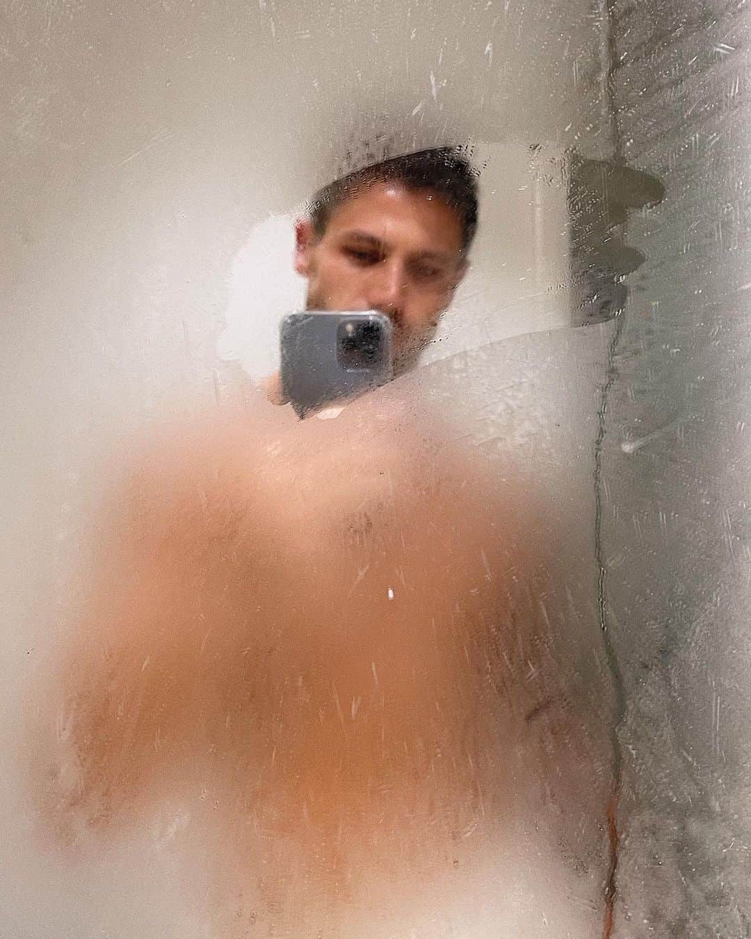 Jonas Sulzbachさんのインスタグラム写真 - (Jonas SulzbachInstagram)「Passam a mão no espelho depois do banho? 🚿 haha」7月14日 22時36分 - jonassulzbach