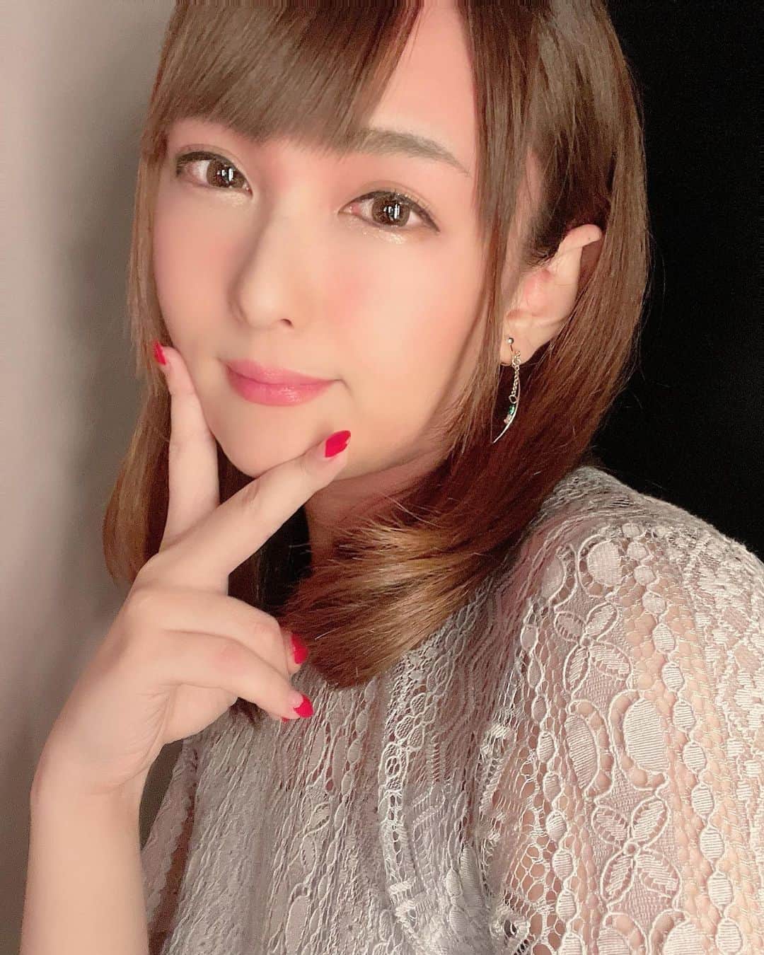 椿姫彩菜のインスタグラム：「7/15 皆さまのおかげで無事にまた17歳を迎えることができました♡  今年の目標は、迷うくらいならやってみる！ 動いてみる！挑戦してみる！ 好奇心旺盛と、人見知りしないことを生かしていろいろ動いていきたいと思います♡  ついてきてくれるかなーーーー？？？？🥺」