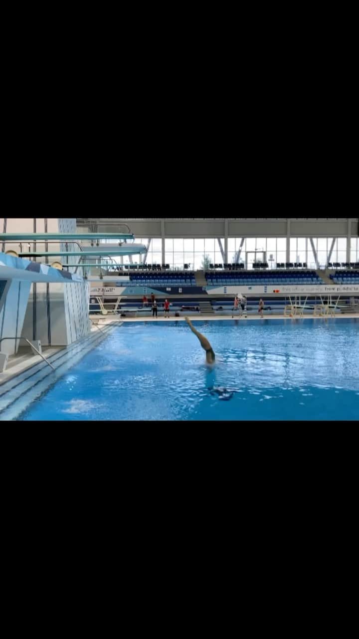 パメラ・ウェアのインスタグラム：「5 in a row✔️  #diving #205b #teamcanada #roadtotokyo #trainingcamp #olympics #olympicgames #prep #preperation #canada #divingcanada #reels #reelsinstagram #reeloftheday」