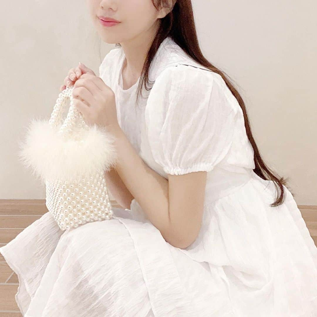 月森世菜さんのインスタグラム写真 - (月森世菜Instagram)「all white fashion🤍🕊  このワンピ着やすくて よく着ています♡  スカートが3段になっていて 可愛い🤍🤍🤍  DM🙅‍♀️質問は最新の投稿の コメントにお願いします🤍  ┈┈┈┈┈┈┈┈┈┈┈┈┈┈┈┈┈┈┈ せいなです♡ 白系統の女子力アップのことに ついて投稿しているので フォローして頂けると嬉しいです🥛  @seina.tsukimori   白系統のお写真に タグ付けして下さると見に行きます♡  ファンネーム・マーク → せいらー・🤍🕊  ┈┈┈┈┈┈┈┈┈┈┈┈┈┈┈┈┈┈┈  #zara #zarawomen #zaragirl #ザラ #ザラジョ #ザラコーデ #niceclaup #ナイスクラップ #whitelove #white #whitedress #ホワイトコーデ #オールホワイト #白系統 #diormakeup #ディオールコスメ #プチプラコーデ #dior #ディオール #夏コーデ #白t #パールホワイト #ootd #淡色女子 #淡色コーデ #オシャレさんと繋がりたい #フレンチガーリー #ヴィンテージファッション #古着女子 #frenchgirly」7月15日 18時00分 - seina.tsukimori