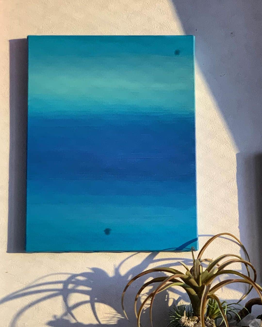 のインスタグラム：「. 💙💙💙 . . #painting #blue #canvas #acrylicpainting」
