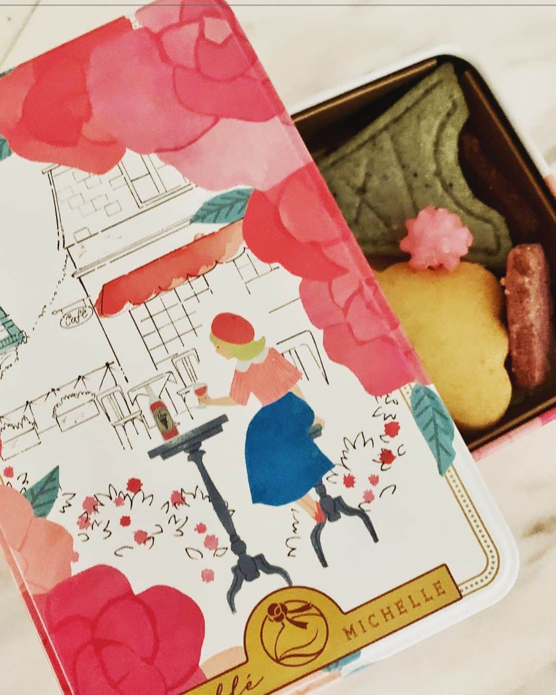 西川史子さんのインスタグラム写真 - (西川史子Instagram)「最近頂いて嬉しかったお菓子です💕 サブレミッシェルのサブレ。 世界中の景色がモチーフだそうです！  #サブレミッシェルフランス缶」7月15日 11時05分 - dr.ayako_nishikawa