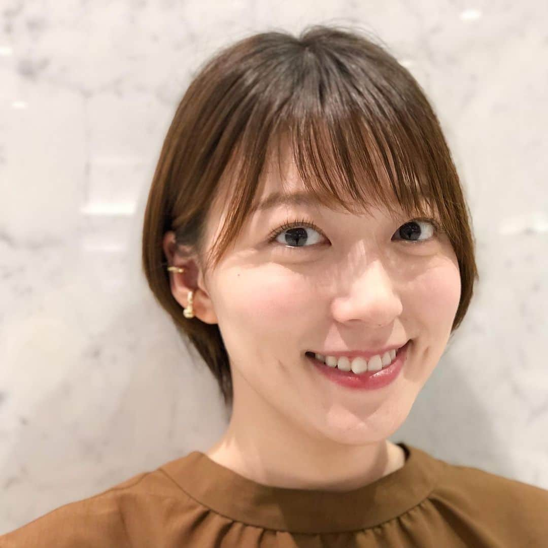 フジテレビ「めざましテレビ」さんのインスタグラム写真 - (フジテレビ「めざましテレビ」Instagram)「ファッション雑誌CanCamとコラボした お天気コーナー「きょう何着て行く？」 阿部華也子の毎日のコーデを紹介♪  7月15日(木)  【きょうのコーデ】 ブラウス→ @ropepicnic_official ３８５０円 ベルト付きスカート→ @anuans.official ２万８７８円 靴→ @dianashoespress １万５４００円 イヤ－カフ→ @heartdance_official d １５４０円  【コーデのポイント】 ベージュからブラウンのグラデ配色で大人っぽく🤎🧡💛 スカート裾のフリンジやブラウスのスタンドカラーなど さりげなくおしゃれ感をプラスすると👏 地味にならずにシンプル上品に スカートのベルトもリボン結びではなく あえてラフに結んでおしゃれ感UP🎗✨  #めざましテレビ #きょう何着て行く？ #阿部華也子 #今日のコーデ#コーデ#CanCam #今日のファッション#ootd #きょう何着て行く？は月〜金朝6時22分ごろ放送📺 #スタイリストたなべさおり #かやちゃん #きれいめコーデ #きれいめカジュアル #大人コーデ #ベージュブラウンコーデ #夏コーデ #オフィスカジュアル #上品コーデ  #アナウンサー衣装」7月15日 12時09分 - mezamashi.tv