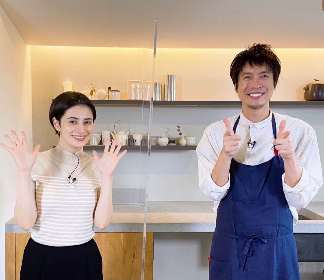 のインスタグラム：「【コウケンテツ×ホランキャスター】  明日は、料理研究家・コウケンテツさんとホランキャスターが、今すぐできる絶品料理を作りながらトーク🍴  コロナ禍で「毎日のご飯作りがツラい…」 という方！気持ちをラクにしてくれるヒントがきっとありますよ😊  ★明日7月16日（金）午後6時15分から！ 是非ご覧ください✨  （※一部地域を除きます）  #コウケンテツ #料理研究家 #簡単料理 #100万回再生人気レシピ #Nスタ #井上貴博 #ホラン千秋 #TBS」