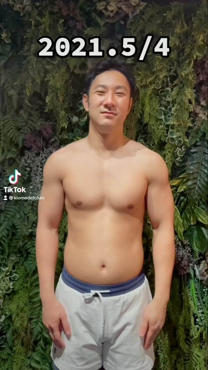 木尾陽平のインスタグラム：「やってみたかったbefore・after動画💪 減量2ヶ月間、68kg→55kg！ 我ながら…なんやこれ。笑  #撮るの恥ずい #特にカメラを手で隠す瞬間が #この動画の為にTikTokアカウント作った #beforeの背景なんやねん  #ベストボディジャパン #ベストモデルジャパン #フィットネス#fitness#ジム#GYM#ワークアウト#ボディメイク#筋肉#マッチョ  #トレーニング#筋トレ#プロテイン#インスタ映え# ダイエット」