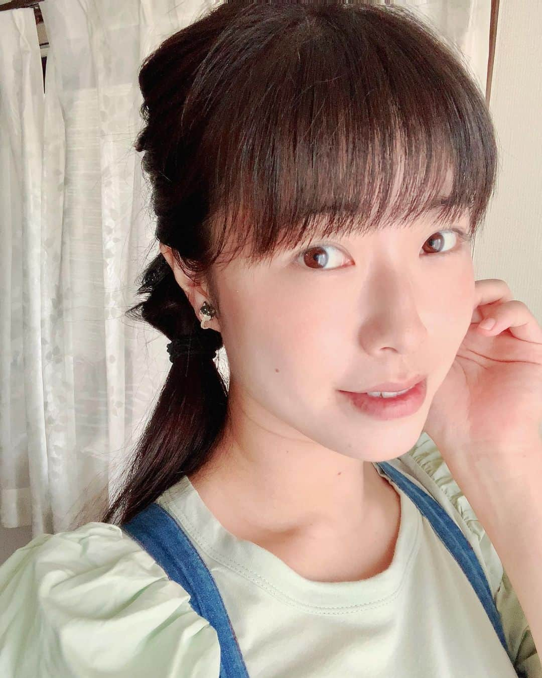 小田飛鳥さんのインスタグラム写真 - (小田飛鳥Instagram)「好きな事だとお勉強してても眠くならないんですね🐕🐕🐕 お耳に柴ちゃん☺️ #お勉強 #study #dog #犬スタグラム」7月15日 13時04分 - asuka_oda_0320