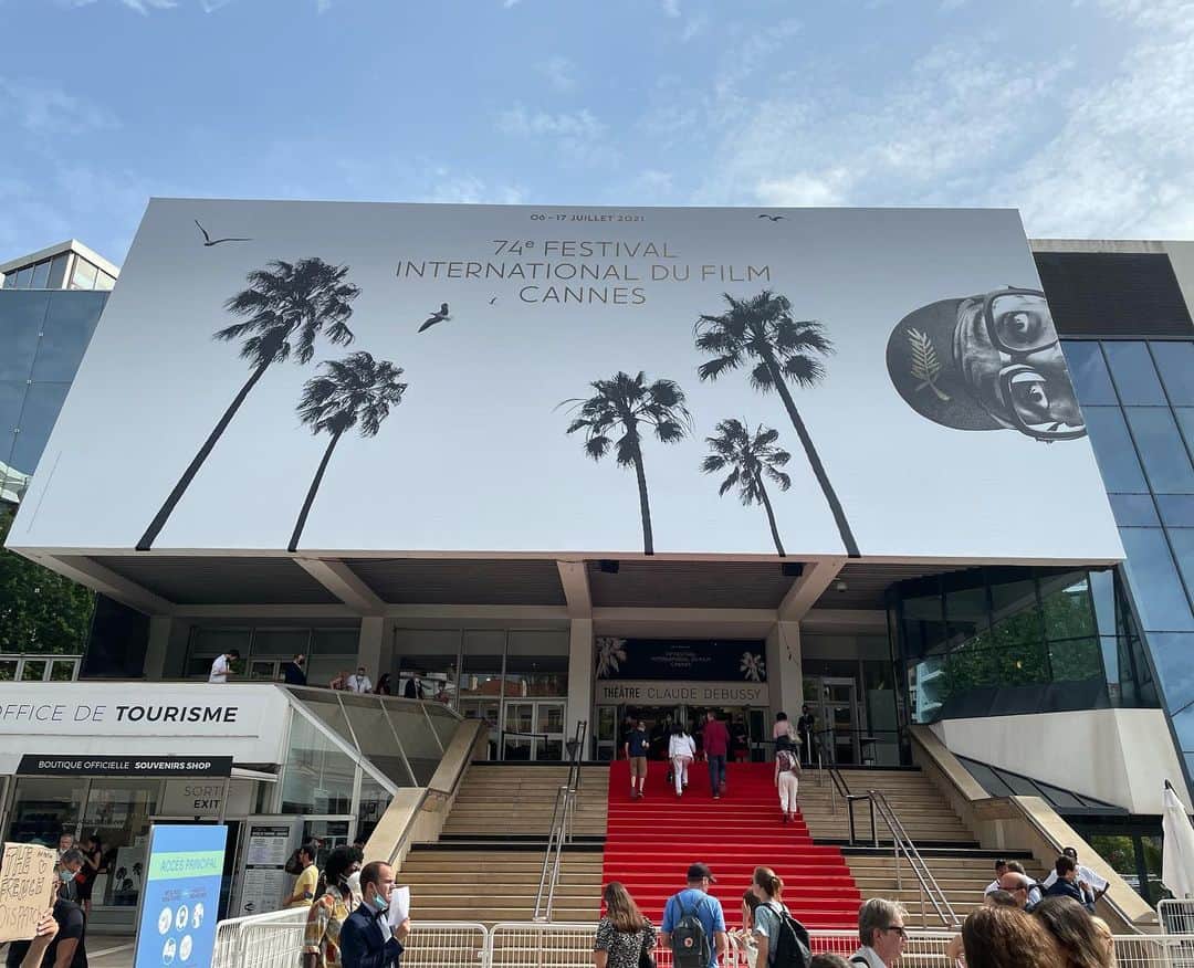 霧島れいかさんのインスタグラム写真 - (霧島れいかInstagram)「✴︎Drive my car✴︎ 〜Cannes film festival 2021〜  映画の世界をもっと好きになり、 この作品に参加できたことを誇りに思い 改めて心から感謝いたします。 これからのエネルギーと勇気を頂き 素晴らしい経験と一生の思い出ができました。 そしてドライブマイカーはたくさんの方の心に 深く深く響く作品だと改めて実感しました。 ますます公開が楽しみで仕方ありません✨  #ドライブマイカー #カンヌ国際映画祭  #濱口竜介　#西島秀俊 #三浦透子　#岡田将生 #霧島れいか　#ソニアユアン #drivemycar  #cannesfilmfestival  #cannes2021」7月15日 18時56分 - reika_kirishima