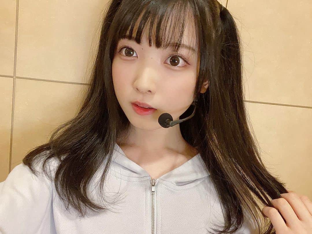 河瀬詩のインスタグラム：「・  1stアルバムリリースツアー、 羽田名古屋と終わりまして 今日は大阪🐙です！  折り返し地点、 たくさんの人と思い出を作りたいです🥰   #ナナニジ  #ライブツアー   #ハーフツイン  #河瀬詩」
