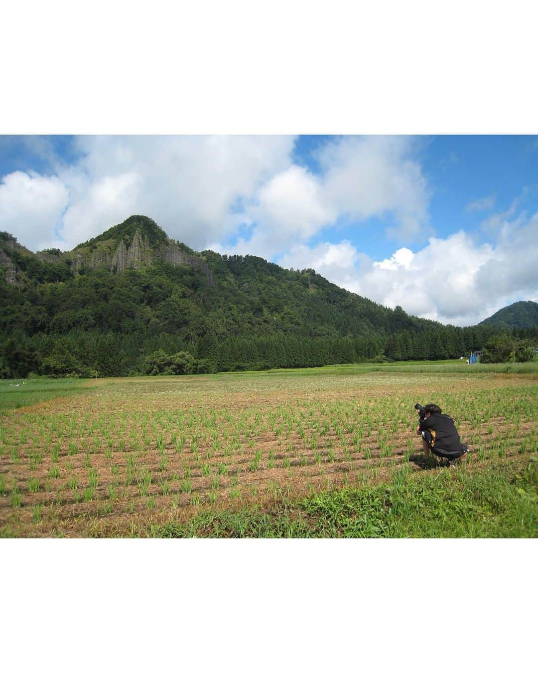 井浦新さんのインスタグラム写真 - (井浦新Instagram)「ご好評を頂き 『町と祭 －山形・金山－ 井浦新写真紀行』 重版が決定しました ㊗️ 皆さまのもとへ届いている実感が湧いてきます 心から感謝致します ありがとうございます  #町と祭 #山形県 #金山町 @kyuryudo_art_publishing」7月15日 14時42分 - el_arata_nest