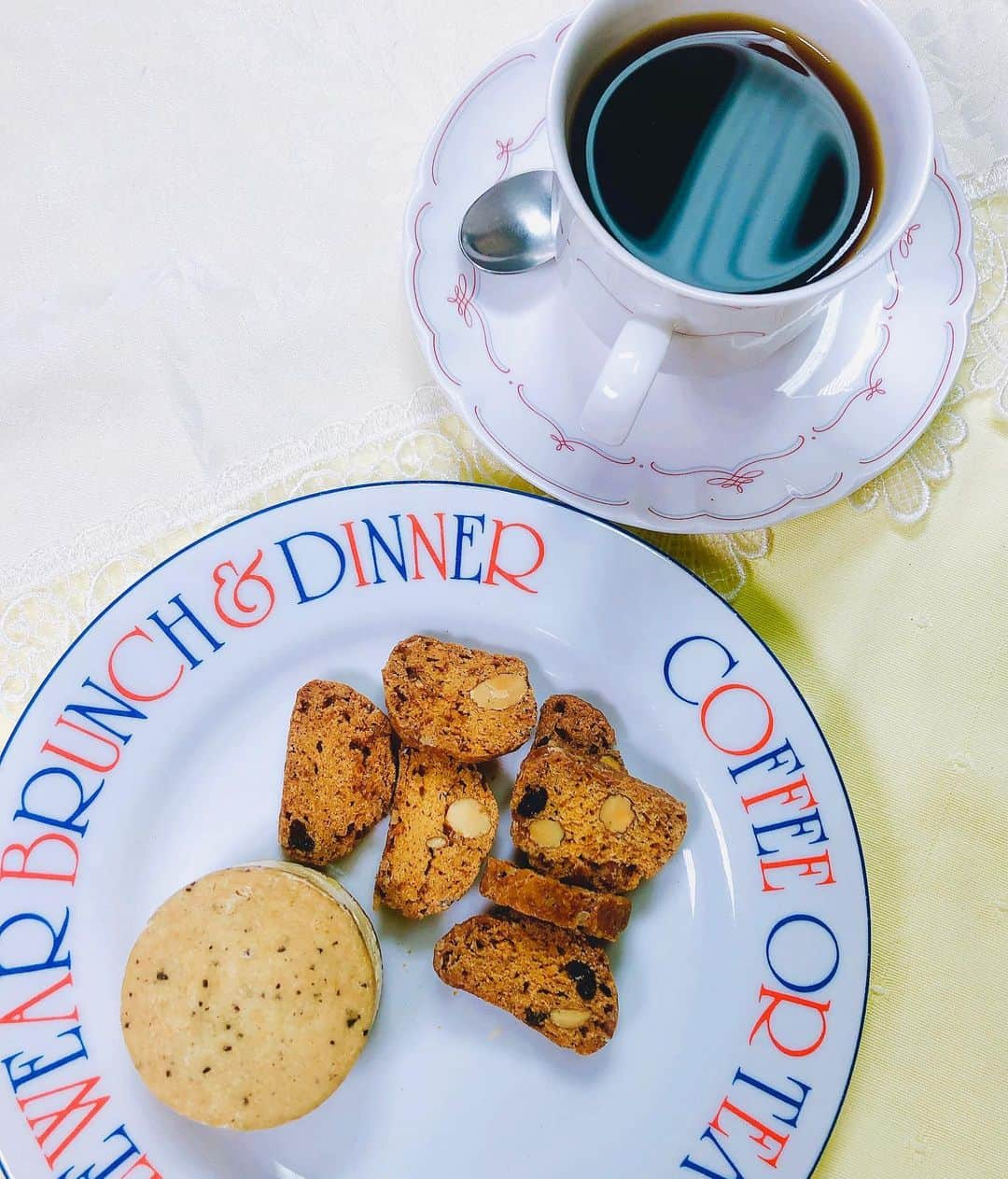 竹内里奈さんのインスタグラム写真 - (竹内里奈Instagram)「☕️先日食レポした 徳川慶喜の弟、徳川昭武ゆかりの コーヒーと、コーヒースイーツ😋 今日の夜21:30放送です♪ ・ #プリンス徳川 ☕️が使われた #バターサンド と#ビスコッティ  やみつきでした🤤♡ ・ ・ ・ #スイーツ #コーヒー  #コーヒースイーツ #徳川慶喜」7月15日 16時36分 - rina.takeuch