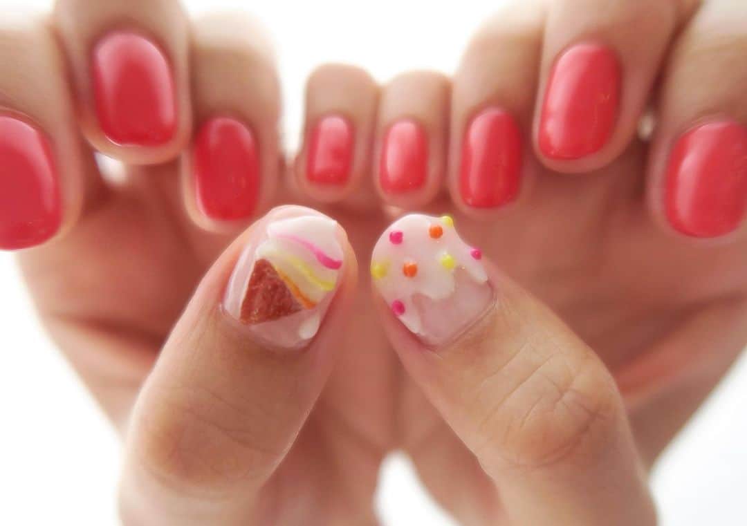 Mai Wakimizuのインスタグラム：「NEW NAIL♡左はソフトクリーム(溶けてるのも分かるかな？)、右はアイスキャンディをイメージ♡そこに3色のネオンカラーでトッピングを再現してもらいました＼(^o^)／これはあかん。可愛すぎ♡ここ最近で1番好き！ #nail#ネイル」