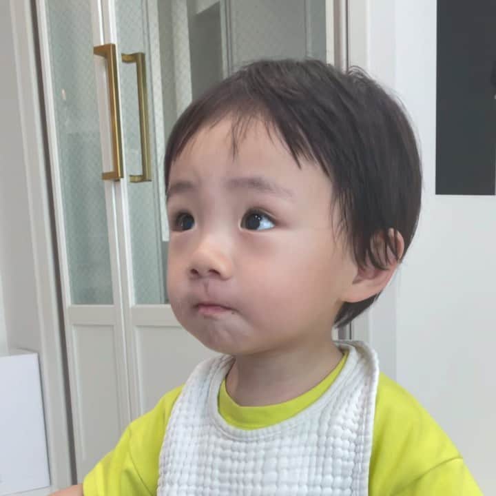 キム・ヒナのインスタグラム：「오늘도 잘먹고 잘놀고 쑥쑥 크는중😵‍💫💚」