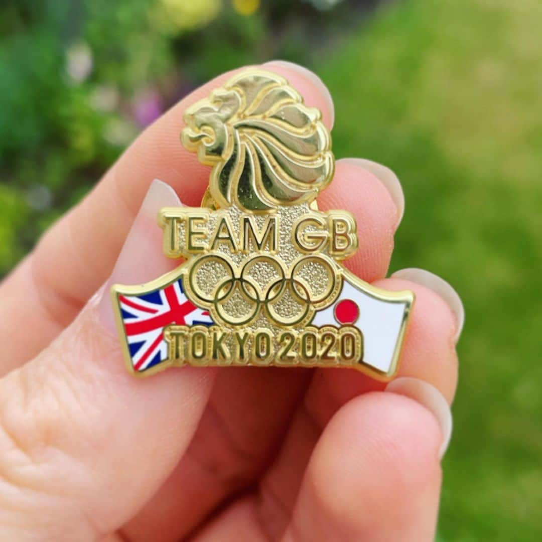 ブライオニー・ペイジさんのインスタグラム写真 - (ブライオニー・ペイジInstagram)「The pins we were given at Kitting out are so beautiful 😍 #Tokyo2020 Blue Peter Badge ➡️ Team GB Pin!」7月15日 17時02分 - bryony_page