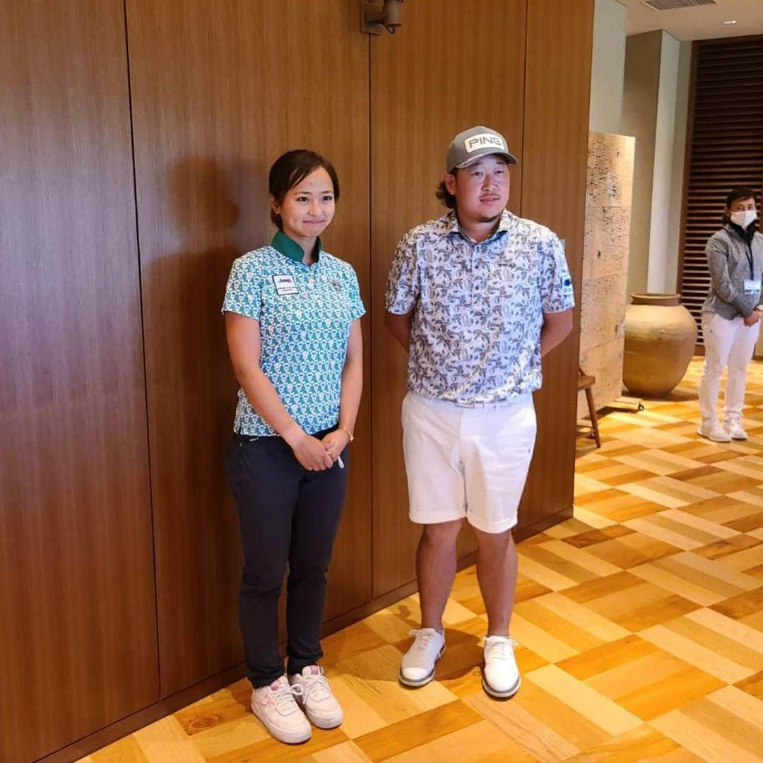 荒川侑奈さんのインスタグラム写真 - (荒川侑奈Instagram)「The golf memo championshipがザロイヤルで2日間競技で行われました。 69.69の-6で女子の部優勝、男女の全体でも２位Tに入ることができました！ ザロイヤルで２日間アンダーは自信になりました☺️ 大槻さん優勝おめでとうございます！ 私もまだまだ頑張ります💪」7月15日 19時18分 - yunaaa1028