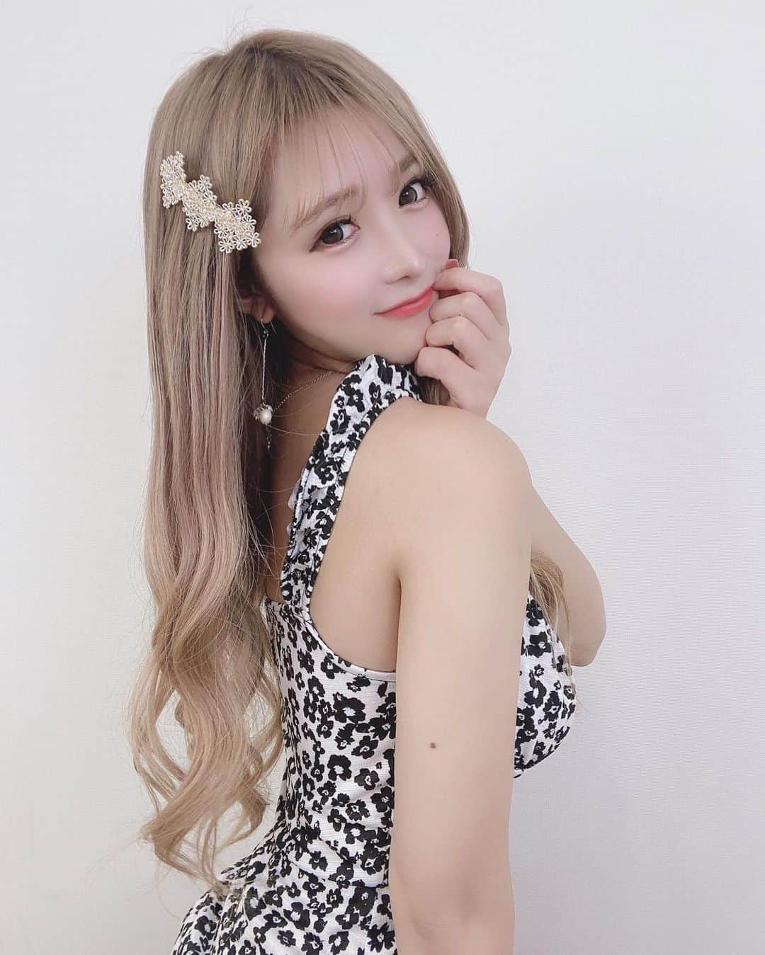 松田聖菜さんのインスタグラム写真 - (松田聖菜Instagram)「髪の毛色落ちしてきたぁ😳😳😳😳 ピンクとどっちがよき〜？？🥰」7月15日 19時25分 - seinaaa_0318