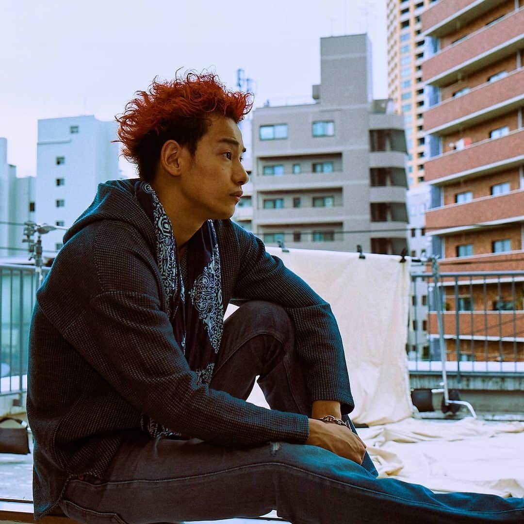 吉田健悟のインスタグラム：「赤もじゃ  Hair @0801kt Styling @takumi0914 Make @irie_tk.fm  Photo @naa_gy   #吉田健悟」