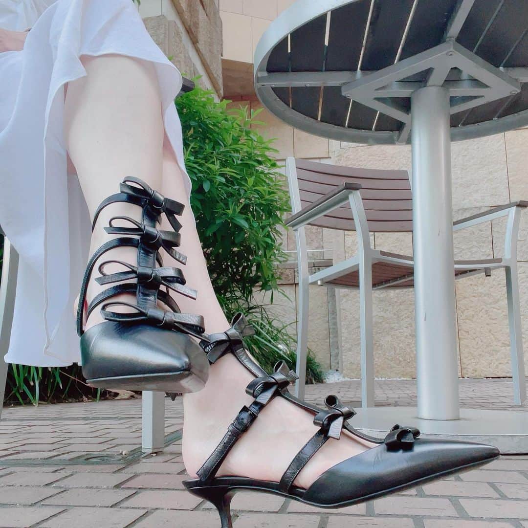 榎本温子のインスタグラム：「ニューサンダル💜  #sandals #valentino #shoes #summer #new #happy #anelatokyo」