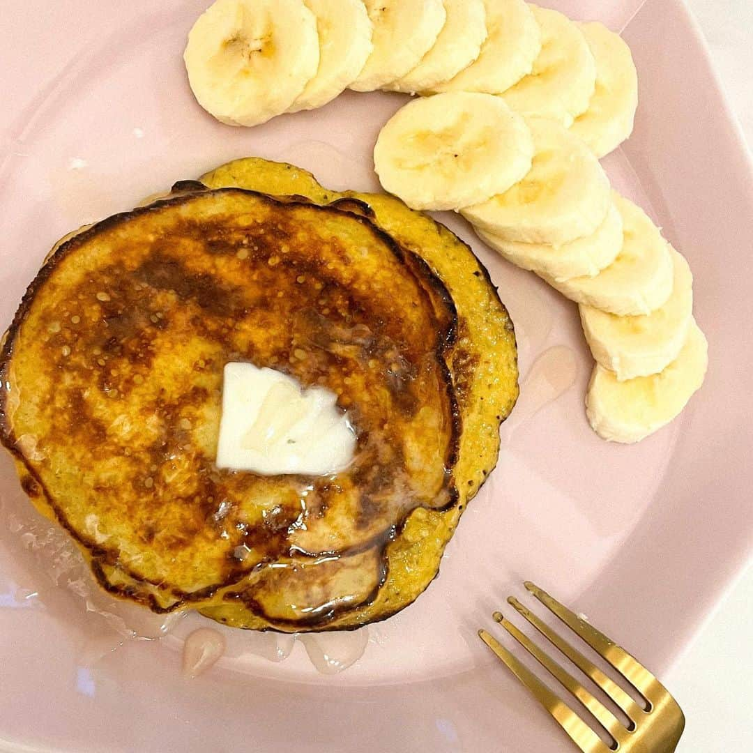 越智ゆらの（ゆらゆら）さんのインスタグラム写真 - (越智ゆらの（ゆらゆら）Instagram)「🧾🧈🥨  ちょいと減量意識飯☺︎  ｰmenu− ☑︎1  えのきの豚巻き,蓮根塩焼,白滝のたらこ和え,たたききゅうり  ☑︎2  豚しゃぶサラダ,カプレーゼ,照り焼き豆腐ハンバーグ  ☑︎3  ささみの大葉梅チーズ,アボカドとトマトのサラダ,明太卵焼き  ☑︎4  ささみのレモンバジル焼,ブロッコリーの唐揚げ,明太冷奴(この日雑すぎ。笑)  ☑︎5  オートミールパンケーキ(YouTubeまあさんのレシピ)  #cooking  #japanesefood」7月15日 20時09分 - yula1018