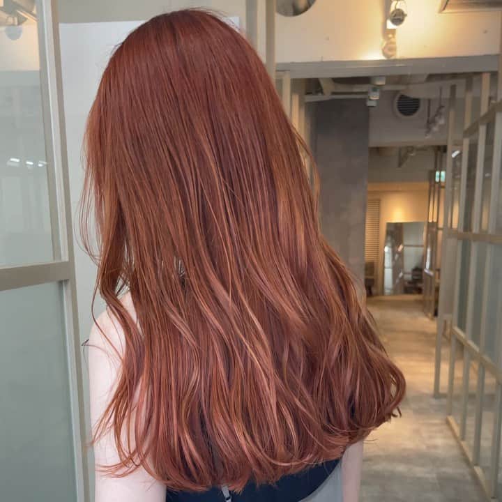 中西結梨花のインスタグラム：「🍊#オレンジヘア #nakanishi_color ブリーチしてます🤳🏻」