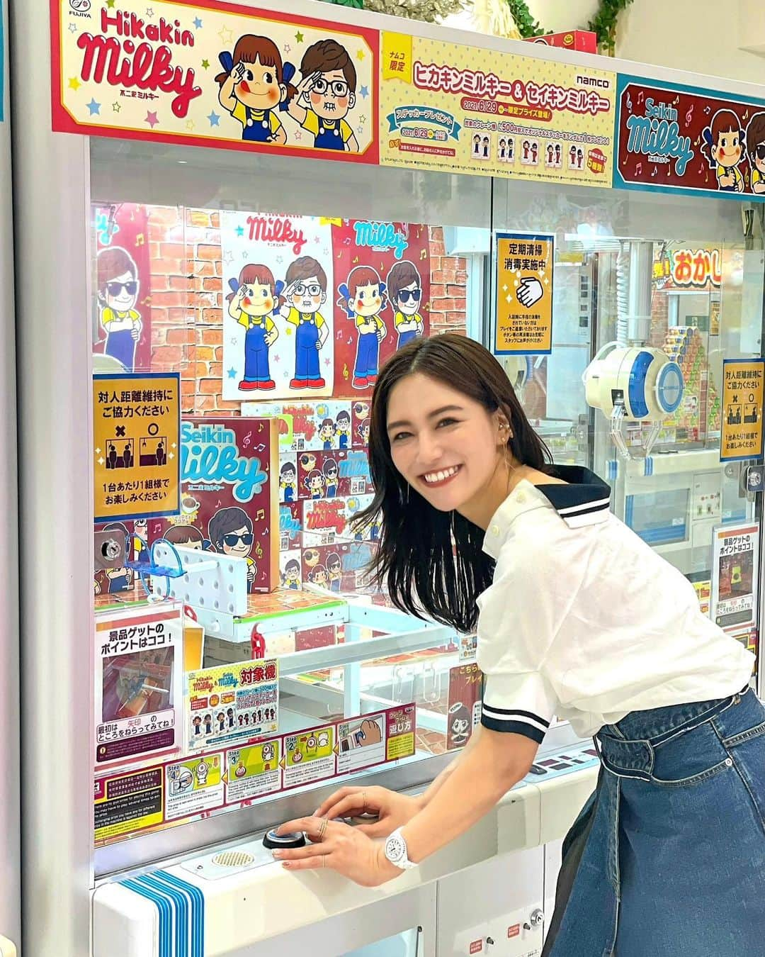 石井里奈さんのインスタグラム写真 - (石井里奈Instagram)「こんばんは🧡 . 先日バンダイナムコのゲームセンターで6月29日から新しく始まった「ヒカキン＆セイキンのオリジナルミルキー」のクレーンゲームで遊んできました🥺💕 . ヒカキンさんもセイキンさんもミルキーも大好きなのでこのコラボグッズ、すっごく欲しくて沢山お金両替して笑、挑んできたよ🔥💪 . コラボグッズ、ミルキーとヒカキンさん、セイキンさんのキャラが可愛くてパッケージも映え❣️ヒカキンさんプロデュースのミルク味（いつものミルキーにバターを加えてより濃厚に）、セイキンさんプロデュースのミルク味（ミルキーにカカオを加えたビターでリッチな味わい）も気になるしたべてみたくて🥺✨ . 何度かやって動画撮ってたんですが、なかなかアイテムゲットできず、諦めて動画撮らずにやったらなんとゲットできました😆💕（取れたところ撮りたかった📸笑） 動画は悔しがってるところは撮れてるので載せときますね🙆‍♀️ . クレーンゲーム久々にやりましたがすっごく面白いし撮れた時の喜びが半端ないですね😍💕 あんなに食べたかったのにパッケージが可愛いからまだ食べずにおうちに飾ってます🏠笑　こんな楽しみ方も👍 . ぜひ皆さんも遊びに行ってみてくださいね🐵❤️ . 今日もお疲れ様でした✨ . #ヒカキン #セイキン #不二家 #ミルキー #ナムコ #ゲームセンター #PR #クレーンゲーム #限定グッズ #ゲーム #景品 #milky #お菓子 #スナック #snack #snacktime #お台場 #ヴィーナスフォート #hikakin #seikin #namco #bandainamco #バンダイ #bandai #オリジナルグッズ #オリジナル #コラボ #コラボグッズ #gamecenter #odaiba」7月15日 21時08分 - ri7tin1025