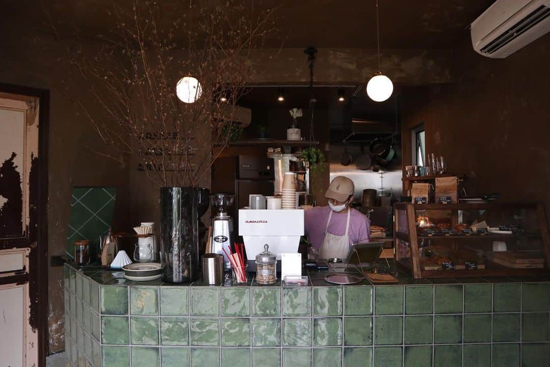 石井輝明さんのインスタグラム写真 - (石井輝明Instagram)「旗の台。 今日はひくねとオフ会ありがとうございました。 恥かかされましたわ。 まさかポーラーより低いとは。  #chillingcoffeeandbake #cafe #coffee #カフェ #喫茶店 #東京カフェ #旗の台カフェ #カフェ芸人 #なんかえらい疲れたな #カフェちゃんの撮影朝からしてたのもあるけど #そんなことより疲れたな #帰ってパスタ作って食べて早く寝よ #あー恥かいたで」7月15日 21時10分 - comandanteishii