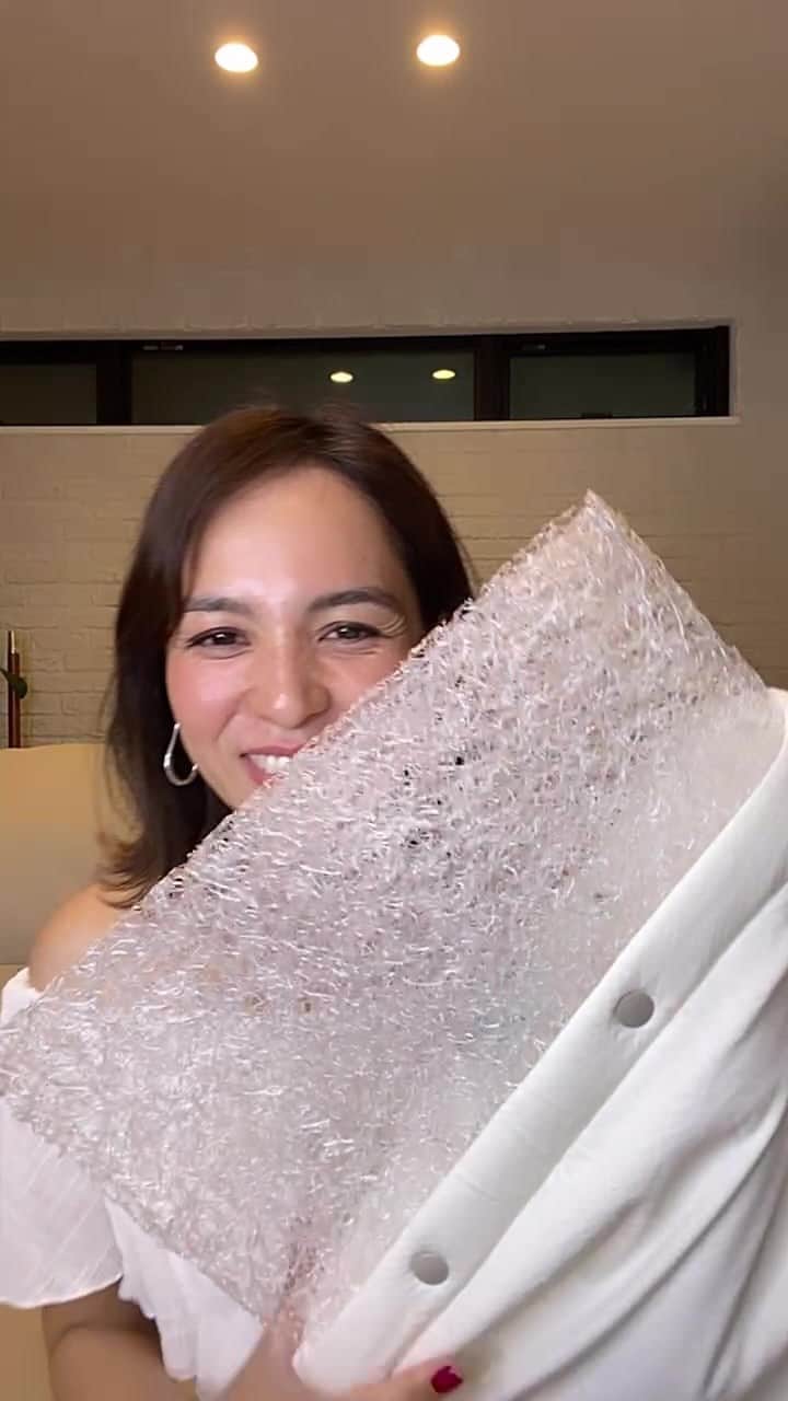 鈴木サチのインスタグラム：「子供の睡眠の話、お気に入りの枕の話、あっくんガブ飲みココアの話」