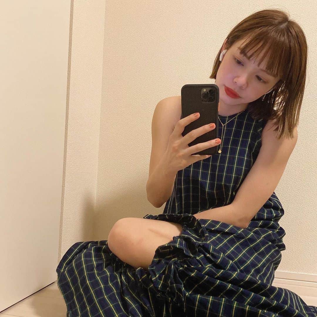 福地夏未のインスタグラム：「🦭 もう毎年恒例のお気に入りワンピース 年がら年中着てるな、、笑 _ #onepiece #夏コーデ #低身長コーデ #victoriatomas」