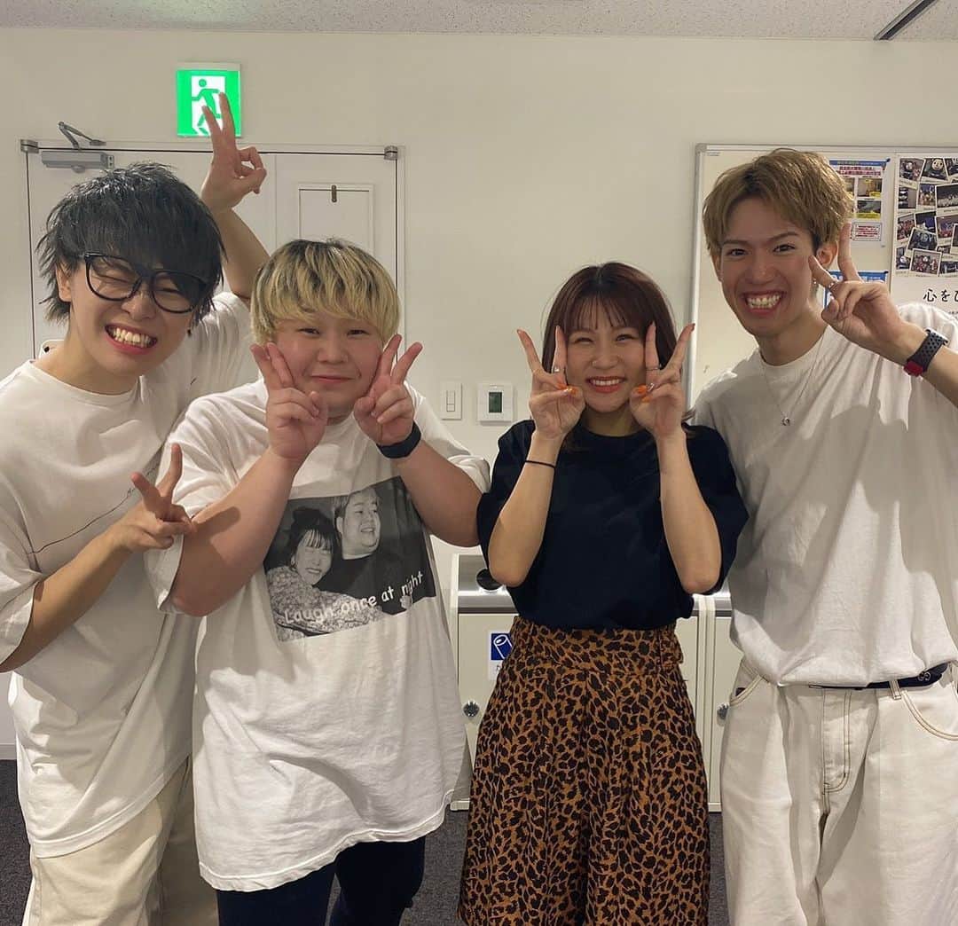 こう（夜のひと笑い）のインスタグラム：「テオの兄貴誕生日おめでとうございやす 俺たち夜のひと笑いはスカイピースが大好きそれだけ！ あっほんまにそれだけやねん  #ちょだからほんまにそれだけやねん #ハッシュタグ見ても一緒やって #ほんまに大好きなだけ #それ以外の何物でもない」
