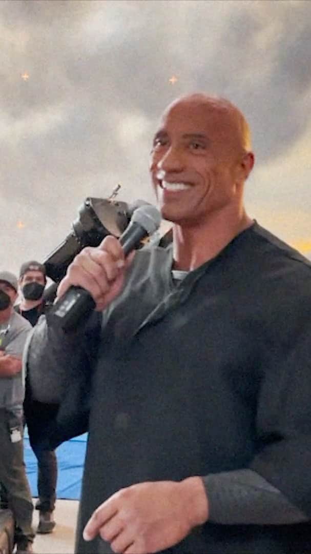 ドウェイン・ジョンソンのインスタグラム：「I knew many years ago, the opportunity for me to make BLACK ADAM would be a ONCE IN A CAREER EVENT.   It has been my true honor to go shoulder to shoulder with over 1,000 brilliant and hungry crew of filmmakers and storytellers to bring the antihero known as, BLACK ADAM to life.   This has been one for the ages and easily the hardest labor and toughest grind mentally and physically of my entire career.   Worth. Every. Second.   Love you all. Thank you all.  And I’ll see you down the road.  Now go have some fun with that $10,000 🤣💰  The hierarchy of power in the DC UNIVERSE is changing.   Black Adam⚡️ #themaninblack」