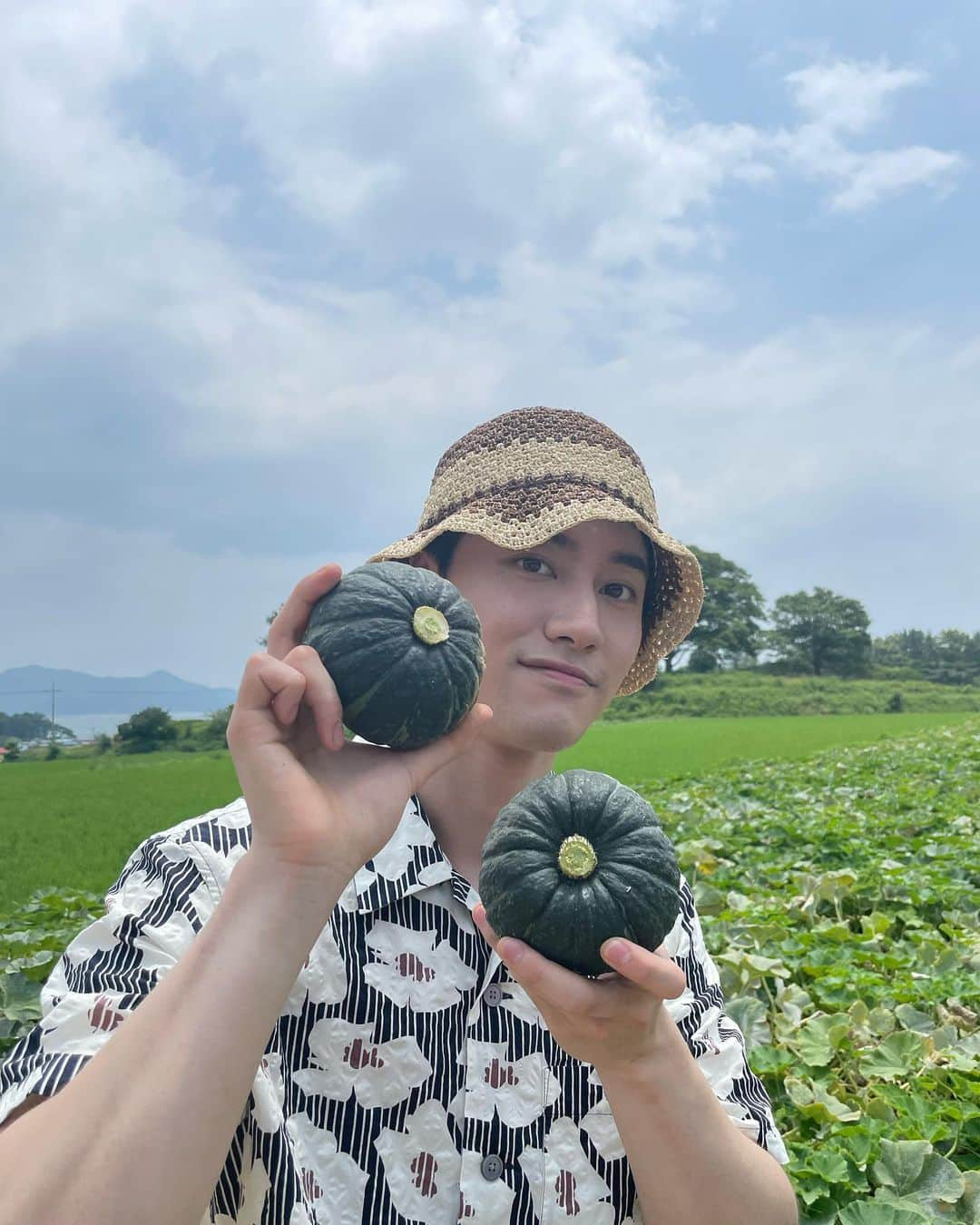 クァク・ドンヨンさんのインスタグラム写真 - (クァク・ドンヨンInstagram)「남해의 바닷바람 따스한 볕을 받는 미니 단호박 a.k.a.밤호박 많사부 많관부 👍🏻」7月15日 22時48分 - kwakdongyeon0