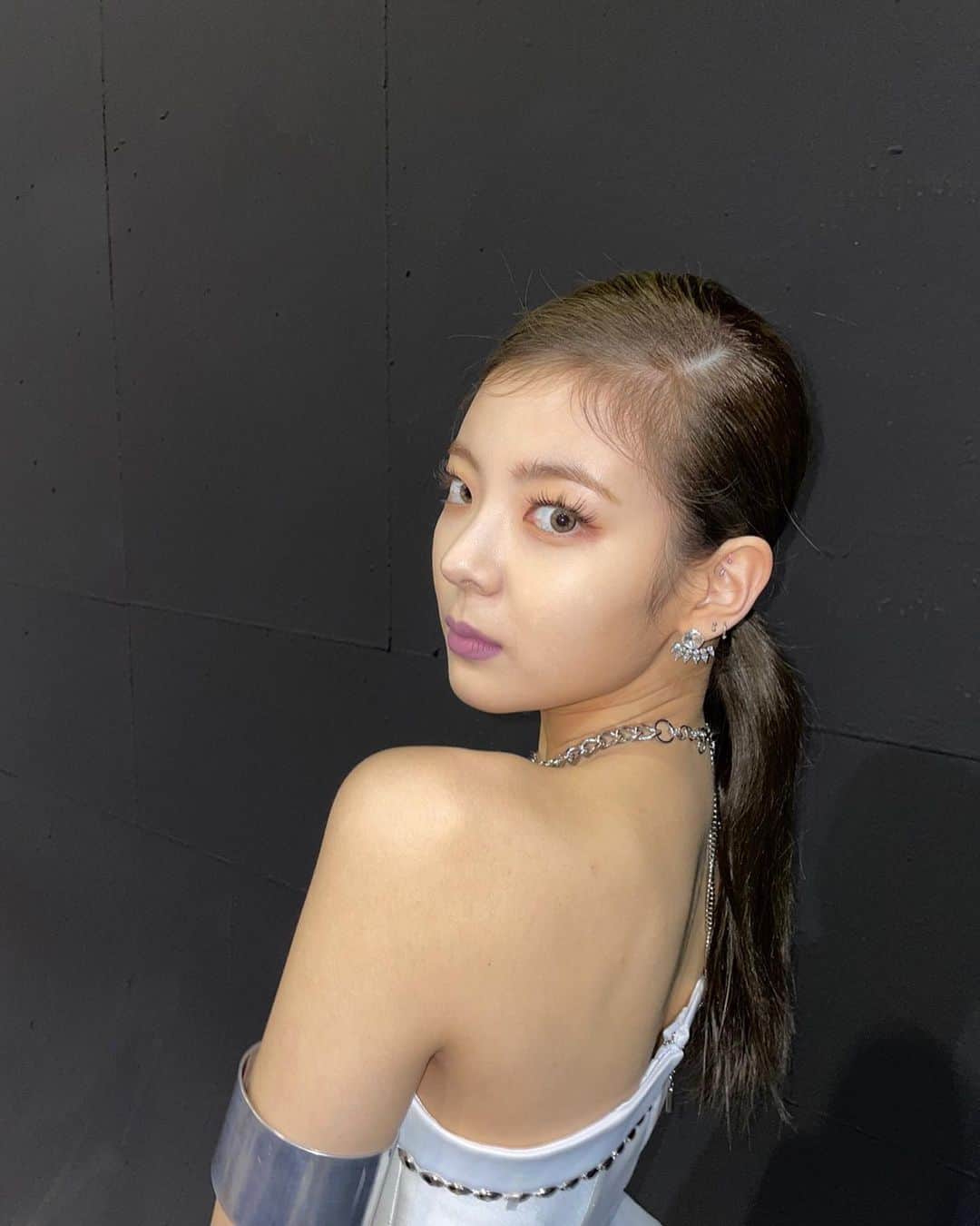 ITZYさんのインスタグラム写真 - (ITZYInstagram)「#inthemorning  Late behind pics🖤」7月15日 23時35分 - itzy.all.in.us