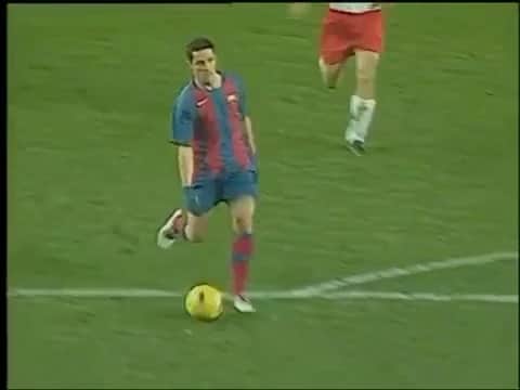 ジュリアーノ・ベレッチのインスタグラム：「#tbt gol em 2004. Amistoso @fcbarcelona x Seleção Mundial comandada por Johan Cruyff. Vencemos por 4x3. #belletti #forever #barçalegends #barça #fcbarcelona」