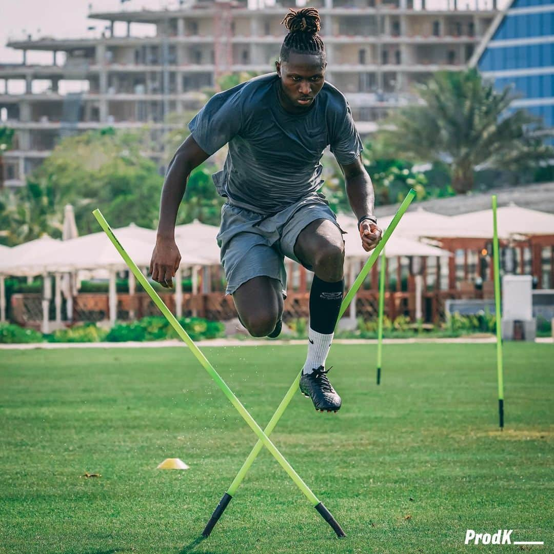 マプ・ヤンガ＝ムビワさんのインスタグラム写真 - (マプ・ヤンガ＝ムビワInstagram)「📸⚽️🚧👊🏿 #football #dubai #preparationphysique」7月16日 1時24分 - mapou.yangambiwa