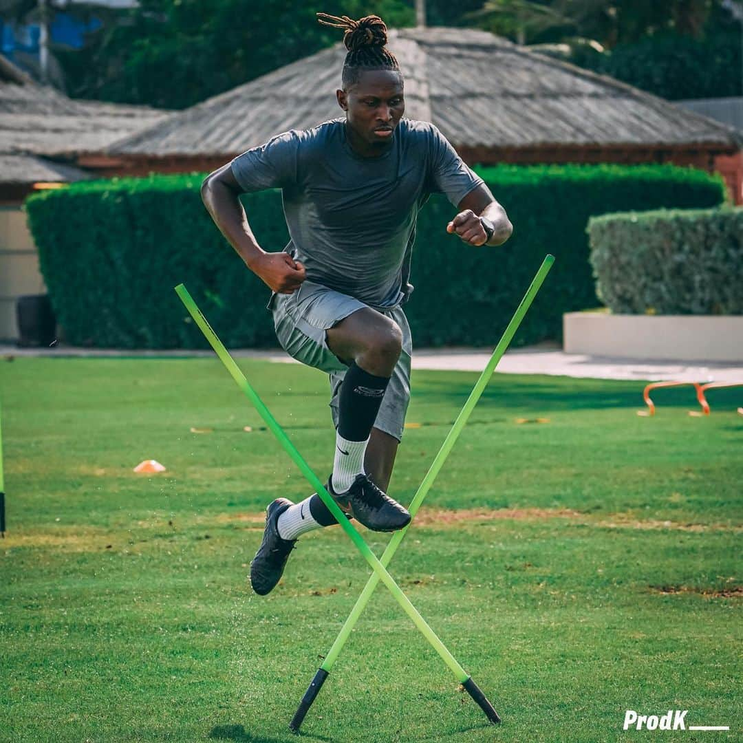 マプ・ヤンガ＝ムビワさんのインスタグラム写真 - (マプ・ヤンガ＝ムビワInstagram)「📸⚽️🚧👊🏿 #football #dubai #preparationphysique」7月16日 1時24分 - mapou.yangambiwa