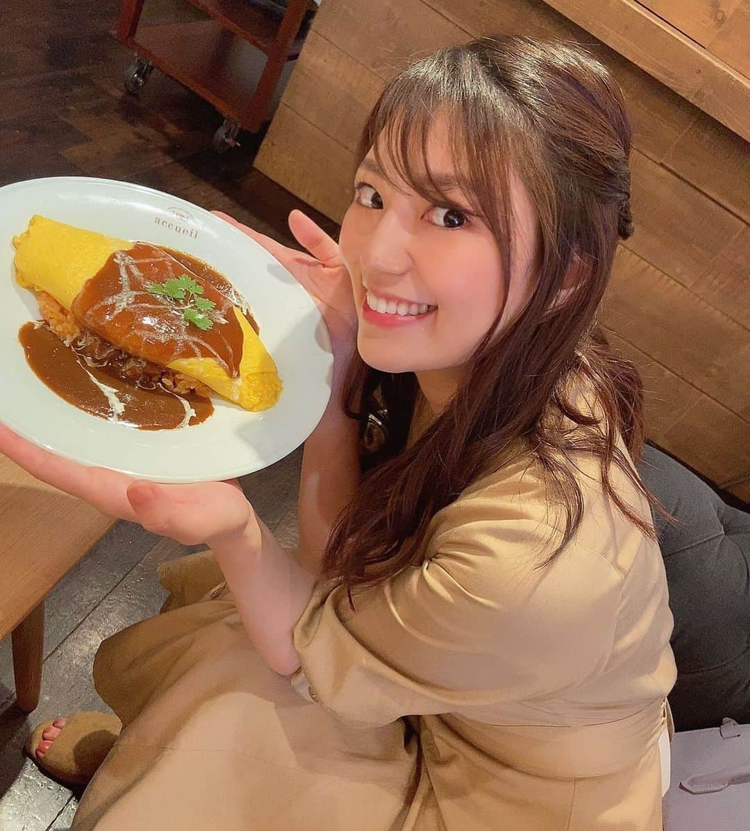 穂波はるのインスタグラム：「めっちゃ行きたかったカフェ🍳 やっと行けた〜っ！！ オムライス食べれてご機嫌🐰💓」