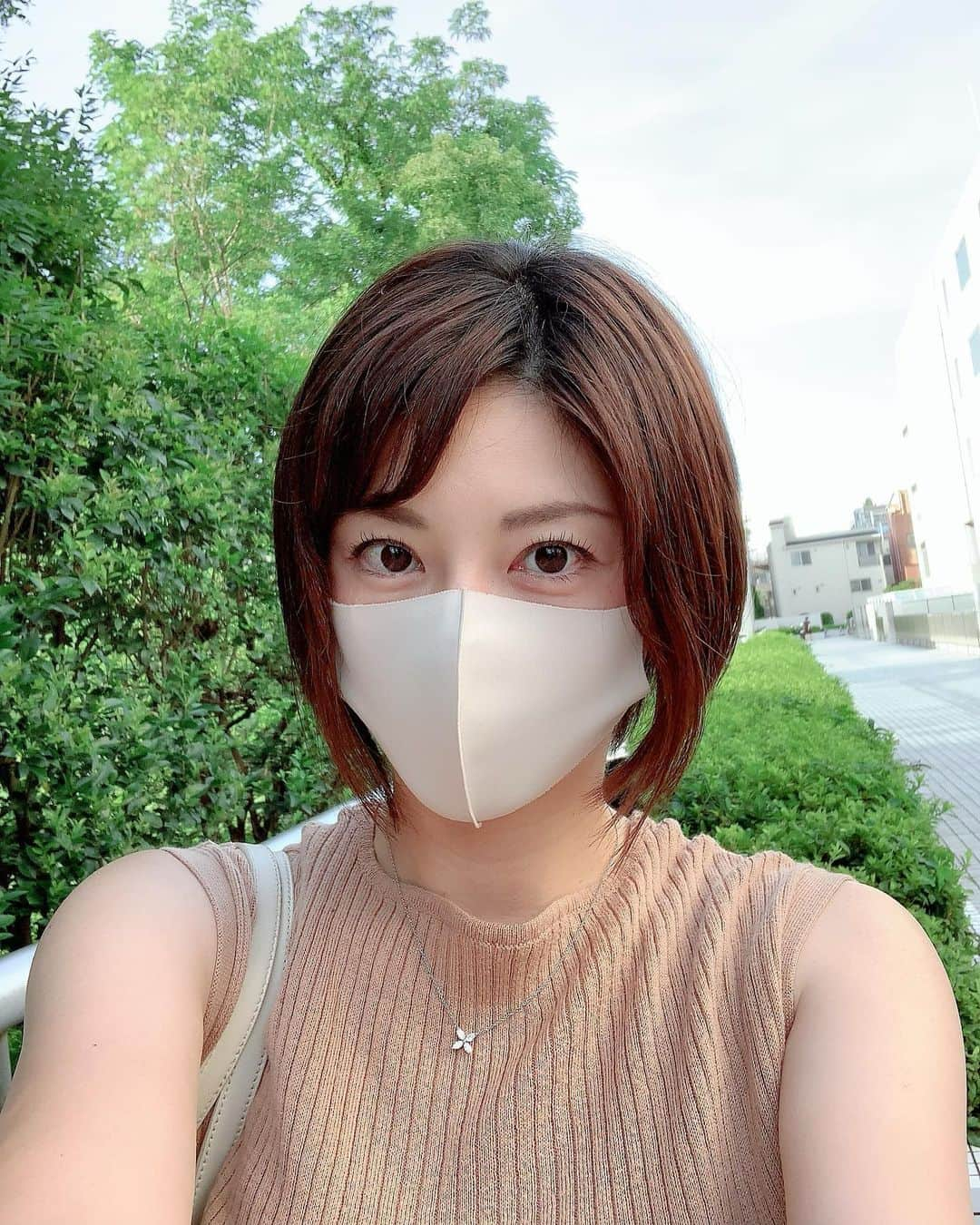 原史奈さんのインスタグラム写真 - (原史奈Instagram)「昨日セミの鳴き声を聞きました もう夏間近ですね ワインスクール行ってきました🍷 知識が増えていくのはとっても楽しい♬ 今日も朝から復習📕 #夏間近 #ワインスクール #楽しんでます #日々勉強  �#原史奈 #ゴルフ #ゴルフレッスン #ゴルフ女子 #ゴルフ大好き #golf #ゴルフウエア #ゴルフコーデ #ゴルフグッズ #ゴルフ動画 #ping #ピン #ping女子 #gle2 #g410 #even #archivio #アルチビオ #cuartounited #instagolf」7月16日 12時31分 - fuminahara