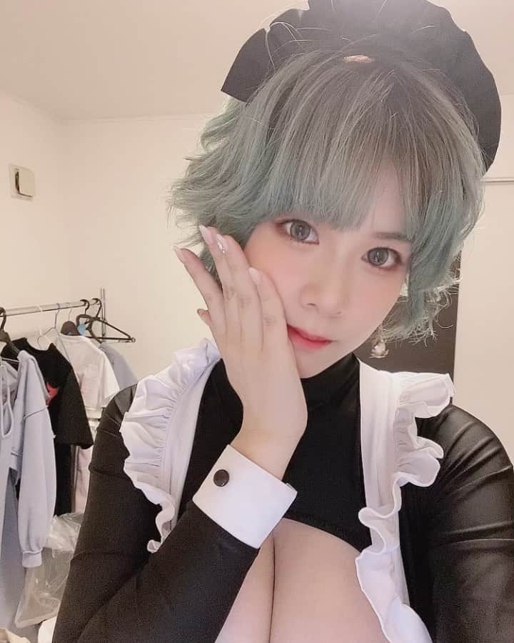 のインスタグラム：「#RTは可愛いの再放送 ──────────────── #ショートカット女子 #インスタグラビア #派手髪ショート #派手髪女子 #派手髪 #グラビアモデル #コスプレイヤー  #cosplayersofinstagram #cosplayer #cosplaygirl #kawaiigirl #cosplaylife #cosplaying #코스프레 #角色扮演 #gravure ────────────────」