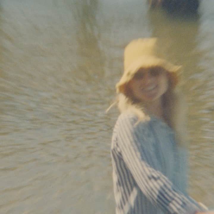 ニッキ・バン ダイクのインスタグラム：「Lil snippet of my part in SURFING 😋 always dreamt of having a part to Missy Elliot 🏄🏼‍♀️ link in da bio ❤️‍🔥 hope you enjoy 💋」